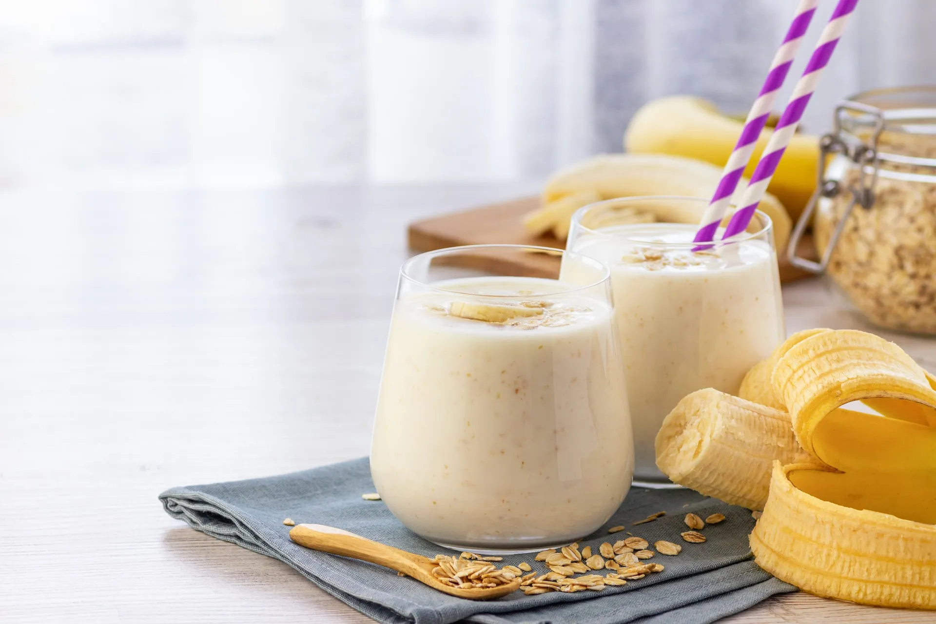 Ljetni smoothie sa zobenim pahuljicama za podizanje energije! Ljetni smoothie sa zobenim pahuljicama za podizanje energije!